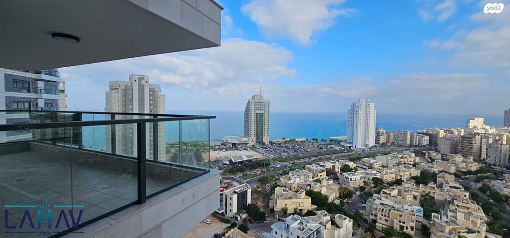 דירה, אמנון ליפקין שחק, נוף הטיילת, נתניה