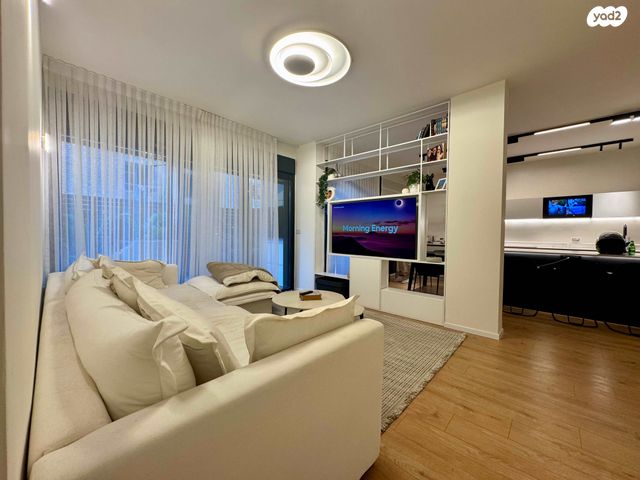 דירת גן, כיבוש העבודה, הרצליה הירוקה, נווה עובד, הרצליה