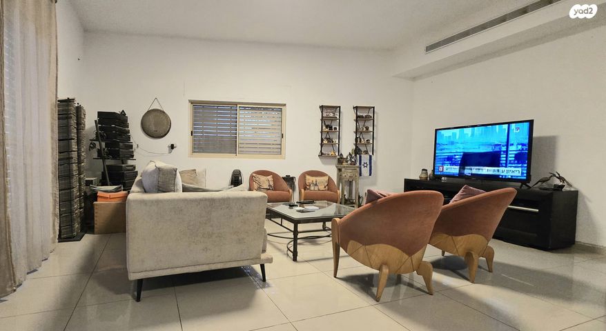 דו משפחתי, אורנית