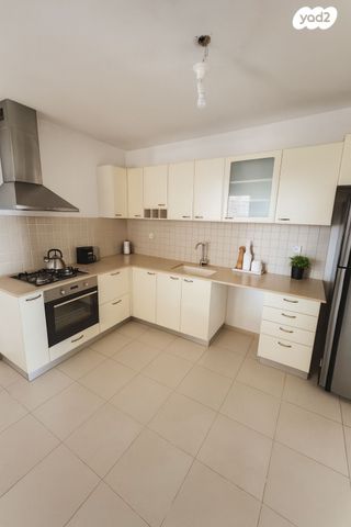 דירה, אלונים 12, קרית השרון, נתניה