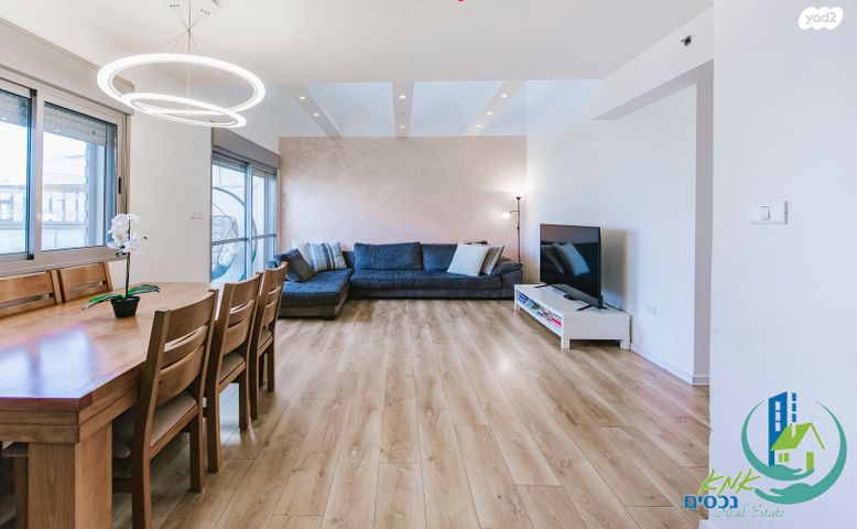 דירה, הרב ישעיהו משורר, הדר גנים, פתח תקווה