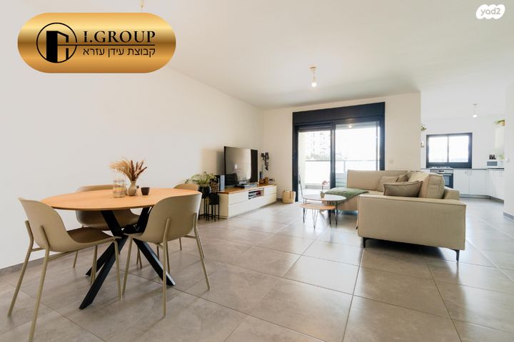 דירה, נתן אלתרמן, פסגות אפק, ראש העין