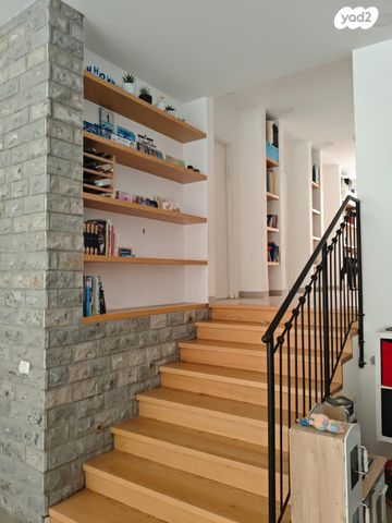 דו משפחתי, בית אריה / עופרים