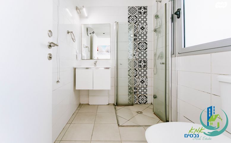 דירה, הרב ישעיהו משורר, הדר גנים, פתח תקווה