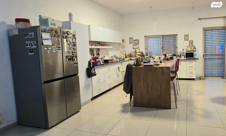 דו משפחתי, אורנית