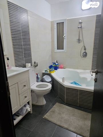 דירת גן, מלכי ישראל, קרית גת