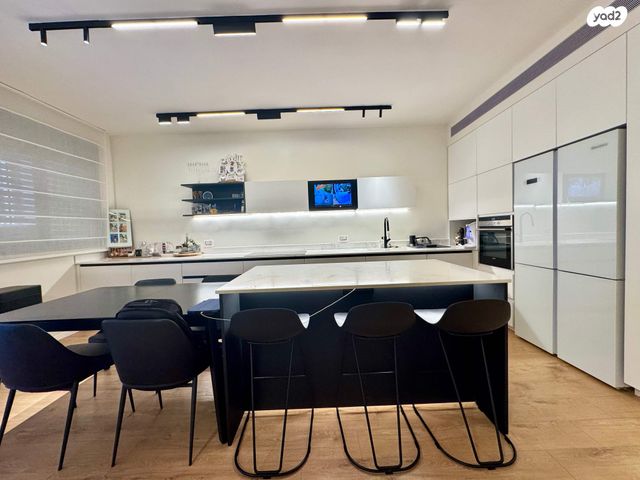 דירת גן, כיבוש העבודה, הרצליה הירוקה, נווה עובד, הרצליה