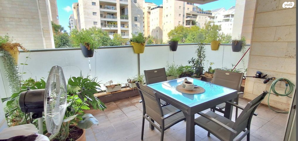 דירה, שלמה וחיה אנגל, כפר סבא הירוקה, כפר סבא