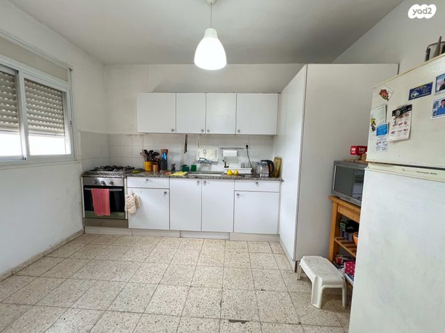 דירה, ה' באייר, נווה אפק, ראש העין