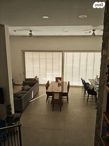 דו משפחתי, בית אריה / עופרים