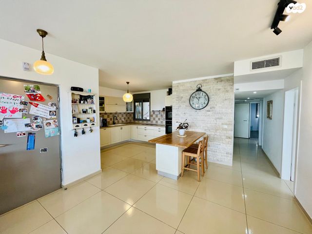 גג/ פנטהאוז, יקינטון, הפרחים, חריש