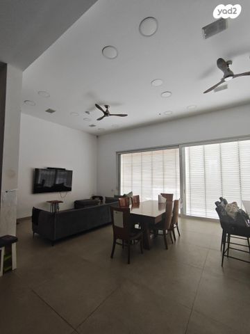 דו משפחתי, בית אריה / עופרים