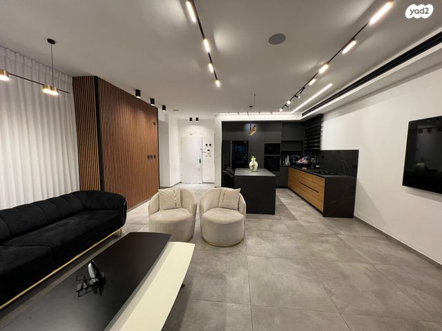 דירת גן, אריאל שרון, נווה שרון / שער העיר, נתיבות