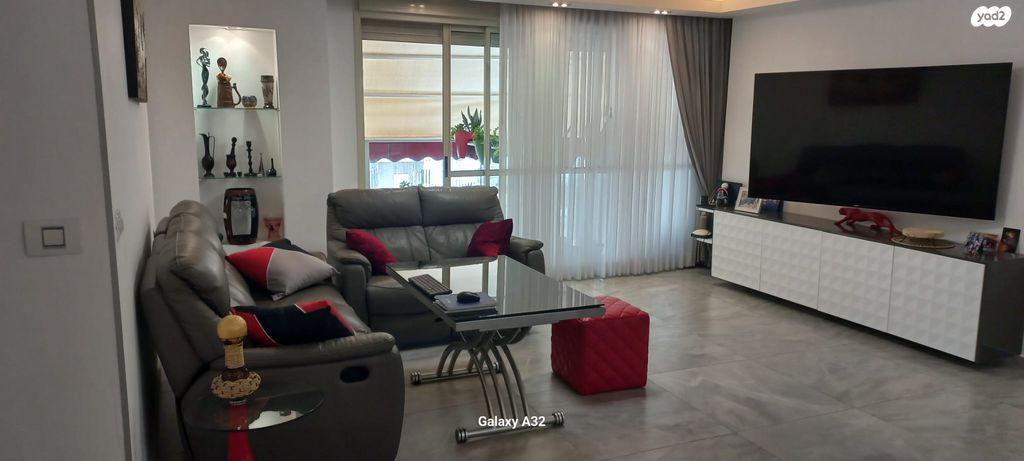 דירה, הרב הרצוג, ראשון לציון