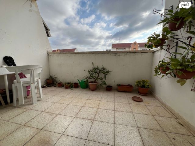 דירה, ה' באייר, נווה אפק, ראש העין