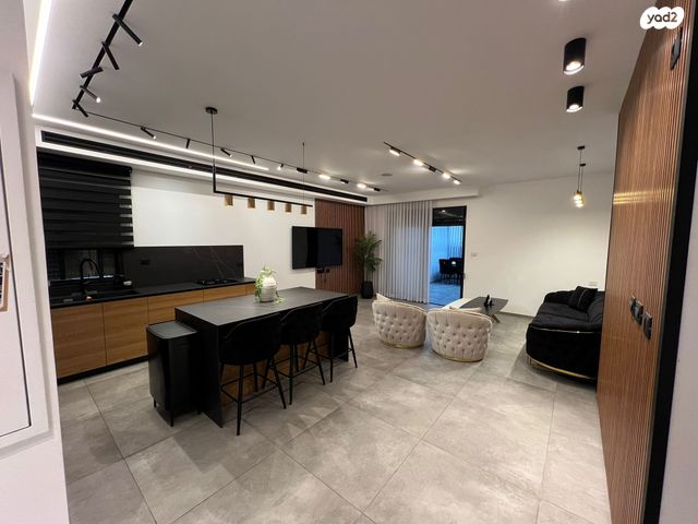 דירת גן, אריאל שרון, נווה שרון / שער העיר, נתיבות