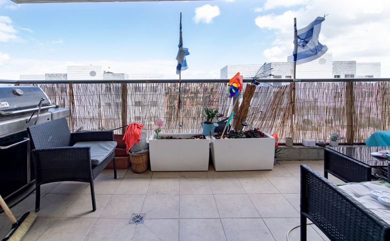 דירה, פול סמואלסון, פסגות אפק, ראש העין