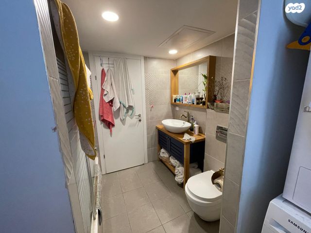 גג/ פנטהאוז, יקינטון, הפרחים, חריש