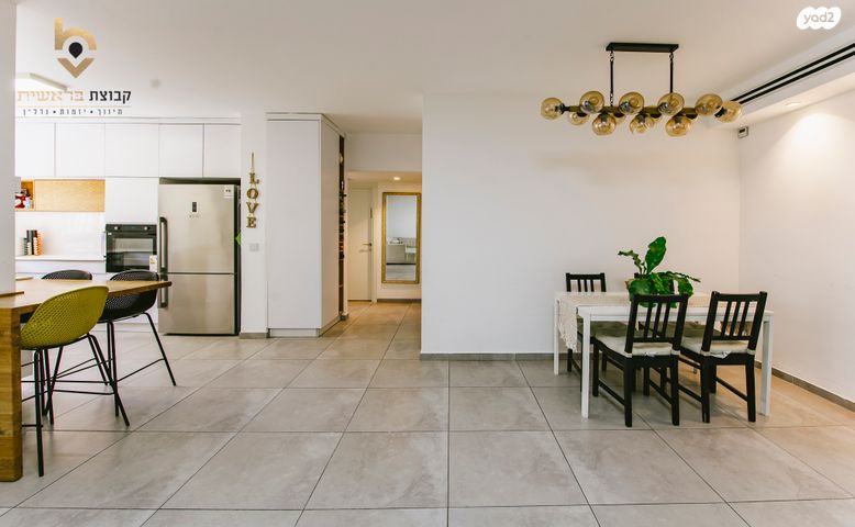 דירה, יוסי בנאי, פסגות אפק, ראש העין