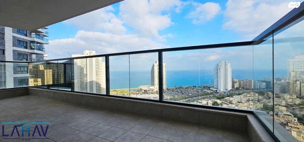 דירה, אמנון ליפקין שחק, נוף הטיילת, נתניה