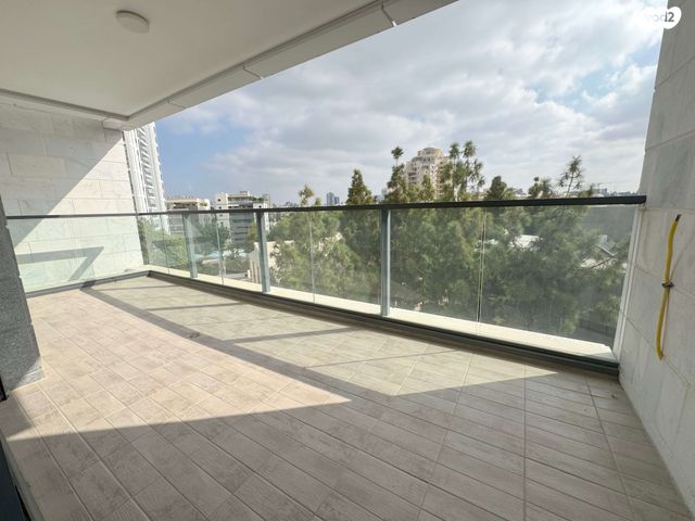 דירה, הרצליה