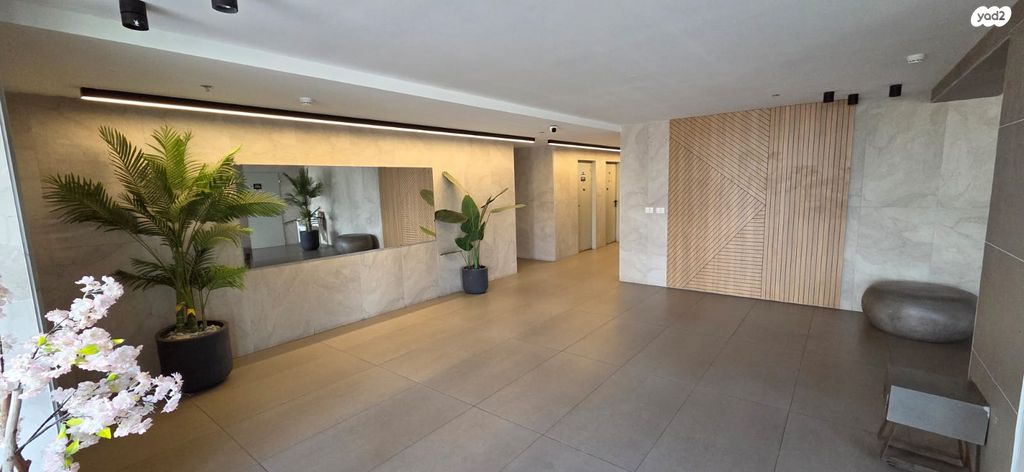 דירה, היוצרים, עיר היין, אשקלון