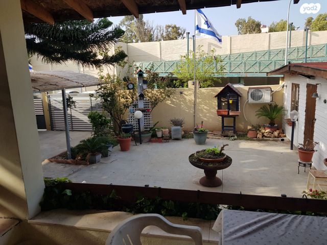 קיבוץ גלויות 9