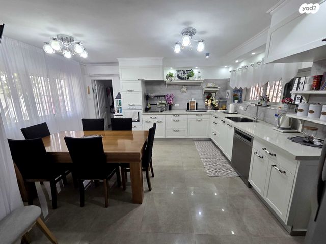 דו משפחתי, התמר, שאר העיר, קרית עקרון