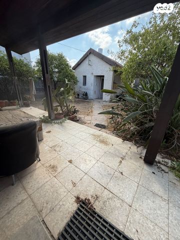 דו משפחתי, לח"י, יצחק, חדרה