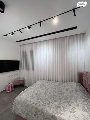 דירת גן, אריאל שרון, נווה שרון / שער העיר, נתיבות