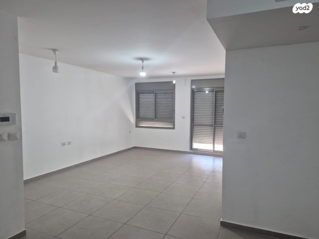 דירה, ספיר, אבני חן, חריש