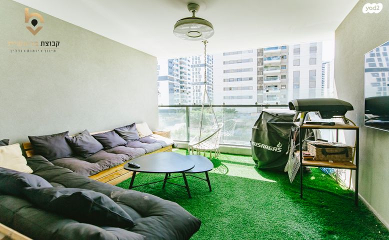 דירה, יוסי בנאי, פסגות אפק, ראש העין