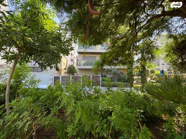 דירת גן, שדרות הצנחנים 14, נגבה, רמת גן