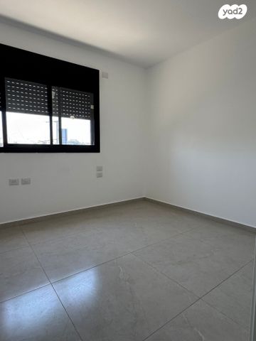 דירה, קרן קיימת לישראל 27, בורוכוב, גבעתיים