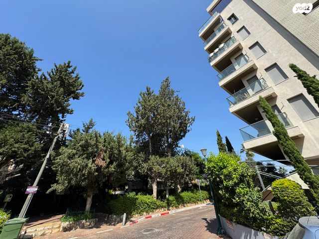 שדרות הצנחנים 14