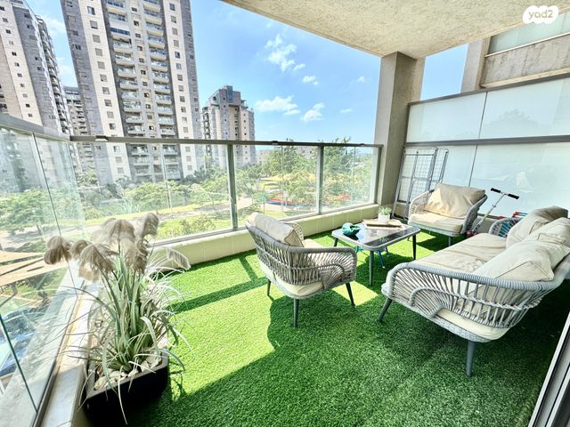 דירה, אבן גבירול, רחובות