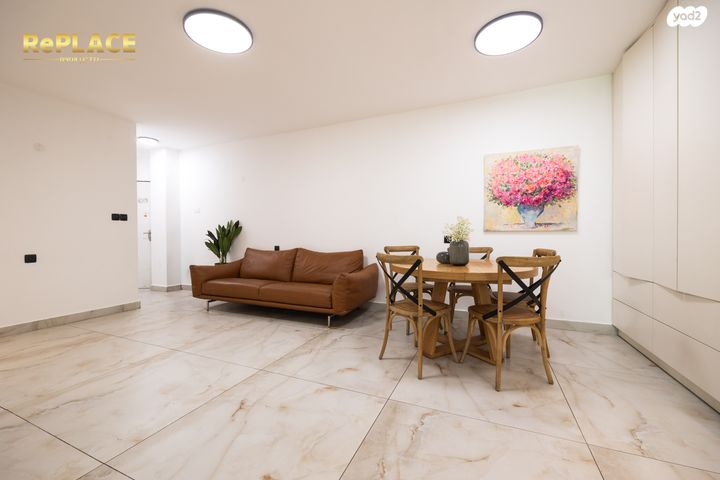 דירה, אברהם פררה, הולילנד, ירושלים