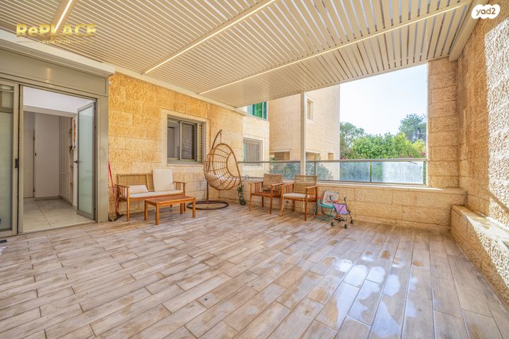 דירה, אברהם פררה, הולילנד, ירושלים