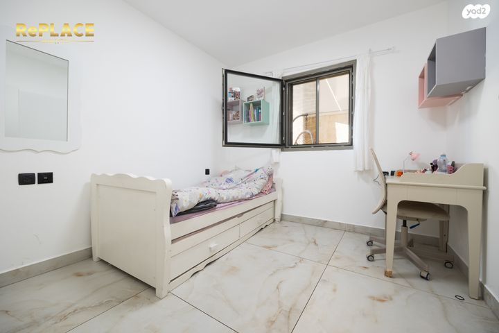 דירה, אברהם פררה, הולילנד, ירושלים