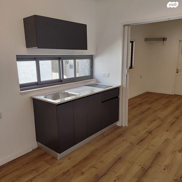 דירה, רמב"ם, ראשון לציון