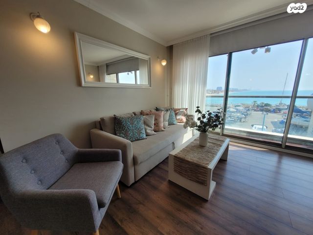 דירה, הרצליה