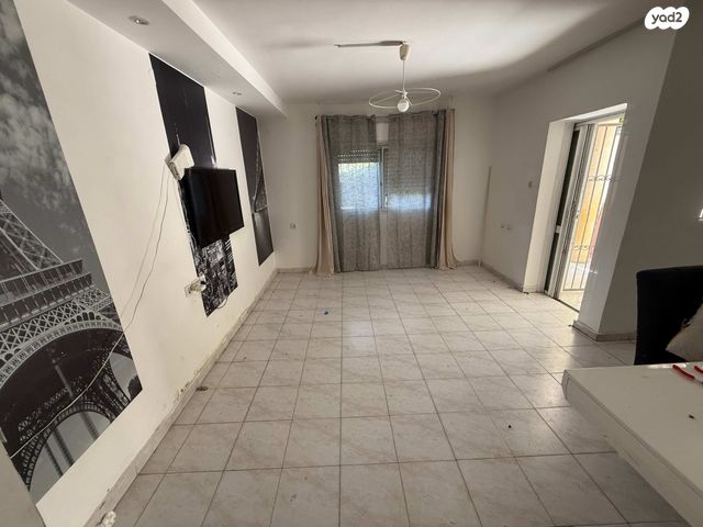 דירת גן, דרך הציונות, רובע ג', אריאל