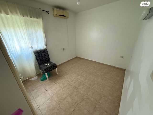 דירת גן, דרך הציונות, רובע ג', אריאל