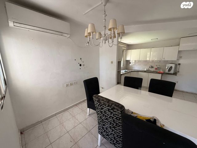 דירת גן, דרך הציונות, רובע ג', אריאל