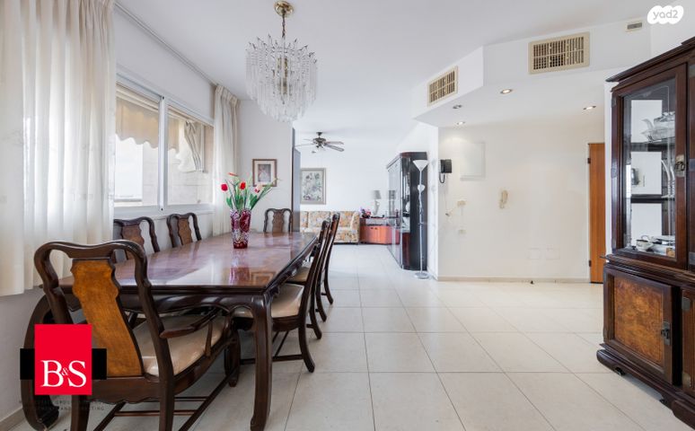 שדרות ירושלים 12