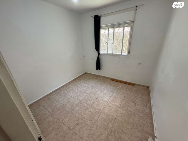 דירת גן, דרך הציונות, רובע ג', אריאל