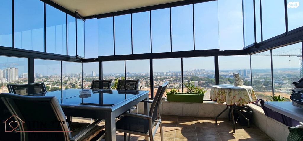 דירה, קרל פופר, נתניה