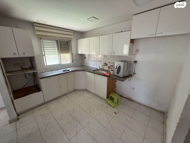 דירת גן, דרך הציונות, רובע ג', אריאל