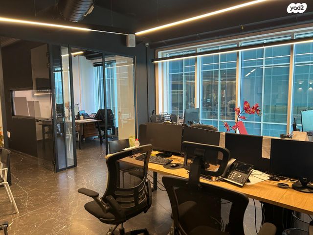 מונטיפיורי, הרכבת