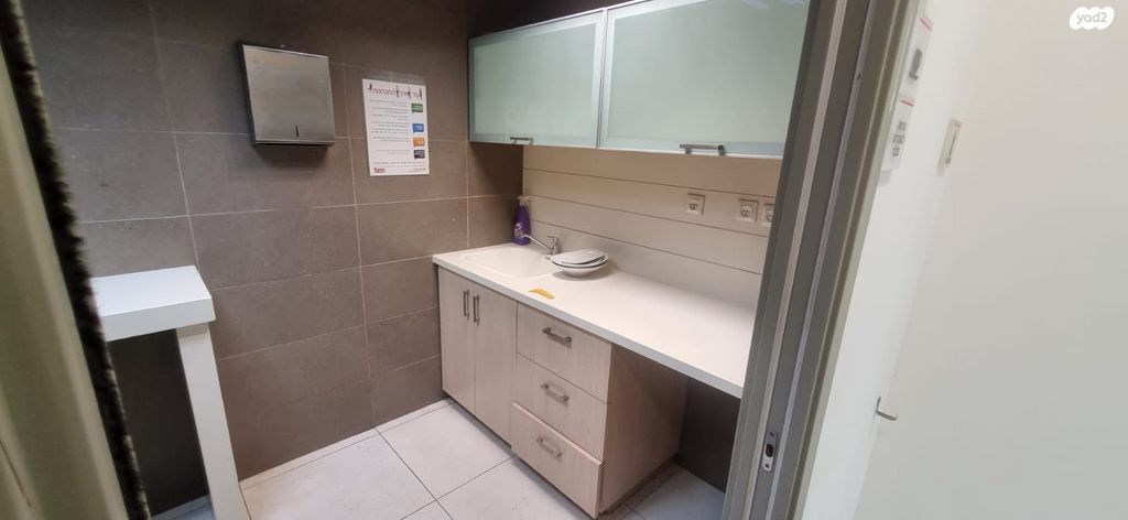 חנויות/ שטח מסחרי, דרך בן גוריון, דרום מערב ותיק, בת ים